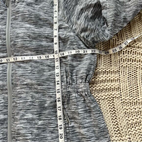 New Balance Women’s Water Resistance Windbreaker Jacket Gray Hoodie Size XL - Picture 15 of 16